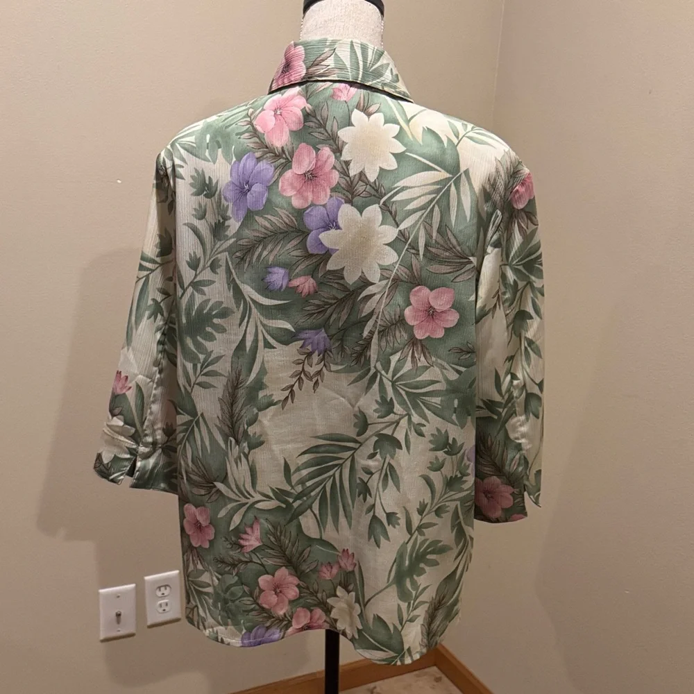 Allison Daley Green and Pink Floral Button Down Shirt - Picture 2 of 5